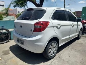 Carro de locadora é apreendido no centro de Tauá