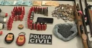 Operação da Polícia Civil prende um homem e apreende armas e munições na zona rural de Tauá