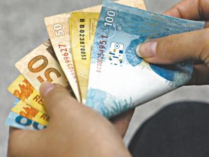 Governo quer liberar dinheiro de contas ativas do FGTS para impulsionar economia