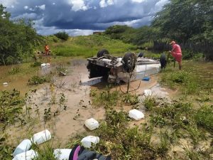 Assaltante toma carro de assalto em Tauá e na fuga capota o veículo na CE 187