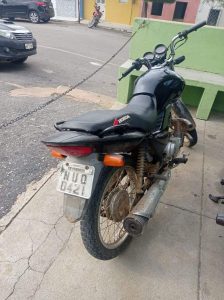 CPRaio conduz à DP, moto abandonada na Rua João Rufino, em Tauá