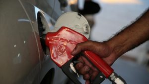 Gasolina sobe de novo e já flerta com marca de R$ 6 no Ceará; veja preços