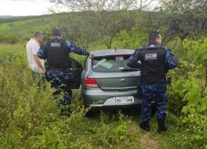 Carro tomado de assalto em Independência é localizado na zona rural de Pedra Branca